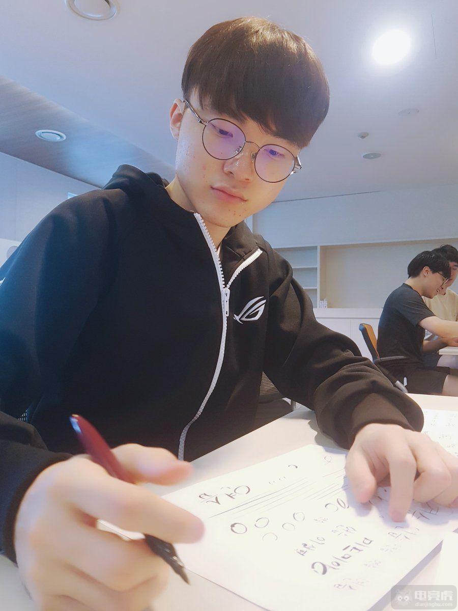 Faker打入12粒点球球迷热议(faker上场的一场比赛) Faker打入12粒点球球迷热议(faker上场的一场比赛)